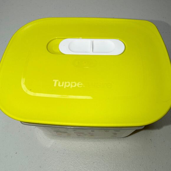 Tupperware 7286 Fridgesmart Storage Container Lime Yellow Vented Lid 1.8L - Picture 4 of 7